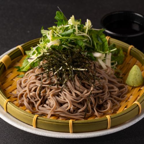 Shinshu soba noodles with plenty of condiments