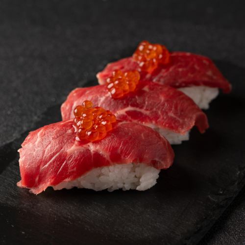 Shinano beef sushi with salmon roe