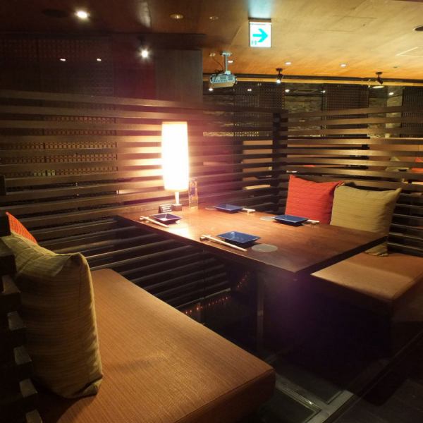 While listening to the babbling of the station Chika Izakaya, a 2-minute walk from the Konan exit of JR Shinagawa Station.The inside of the store has a moist atmosphere.Private rooms can accommodate from 4 to 60 people! We also have large and small private rooms and semi-private rooms that are quiet and relaxing ♪ We will guide you to the most suitable seats and private rooms according to the scene such as girls' party and drinking party.If you have a seat you would like, please let us know when you make a reservation.