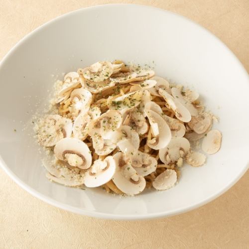 Pasta with rich mushroom sauce