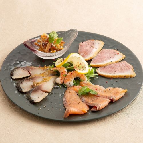 High-quality exquisite dishes, mainly Japanese cuisine