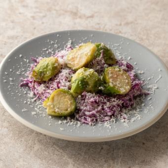 芽キャベツとレッドキャベツのコールスロー　すりおろしかぶらドレッシング