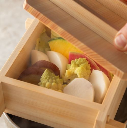 当店名物蒸籠料理で多彩な食材をご用意しております！