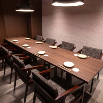 会食や懇親会、ご家族でのご利用におすすめ。当店は全席禁煙のため煙草の苦手な方やお子様連れの方も安心してご来店いただけます。喫煙の場合は店内に喫煙ブースも完備しております。