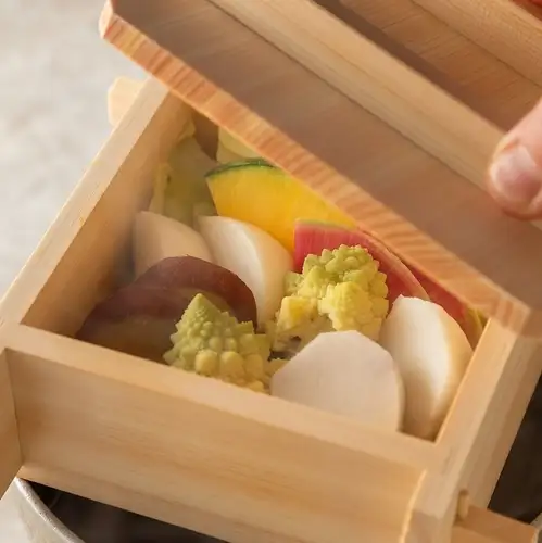 [Enveloped in a gentle aroma] A variety of creatively prepared steamed dishes