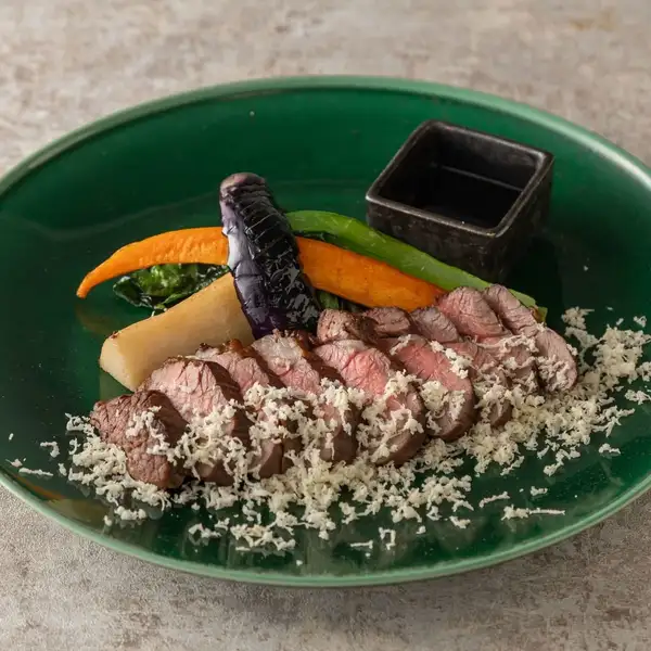 Private rooms for all seats × Japanese and Western cuisine to delight all five senses.