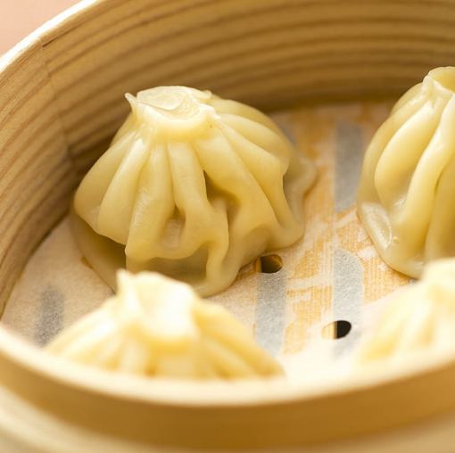 All-you-can-eat and drink for 2 hours! Enjoy our signature Xiaolongbao and luxurious Peking duck on our "Premium Buffet Course"