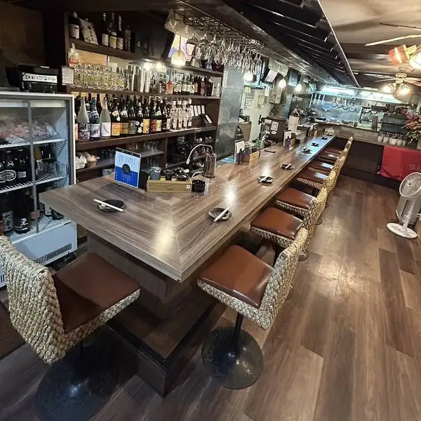カウンター席はお一人様からご利用頂けます。仕事帰りにサク飲みはいかがですか♪