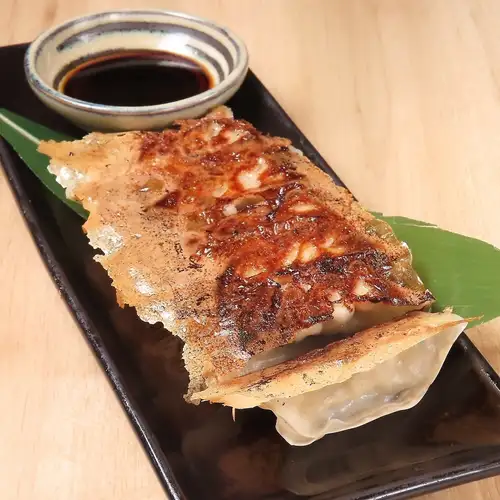 肉汁あふれる手作り餃子!