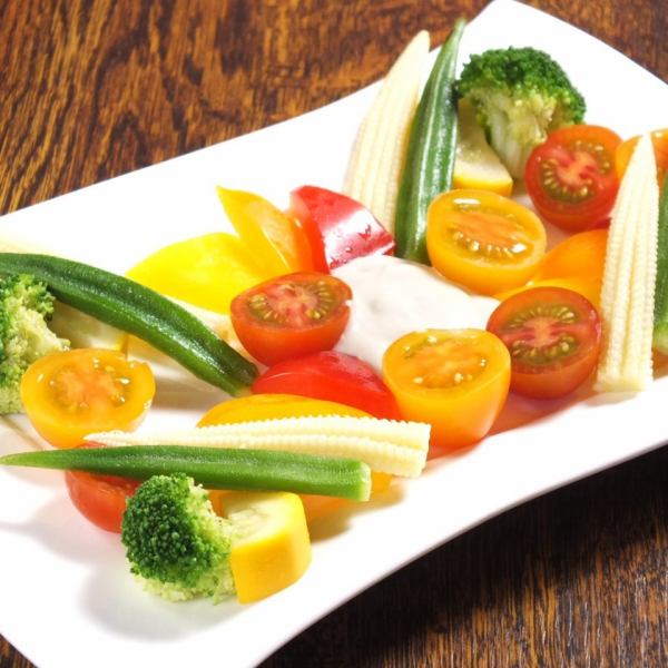 享受带有特殊Bagna酱的五颜六色的蔬菜[Vegetable Bagna]感受蔬菜的味道。