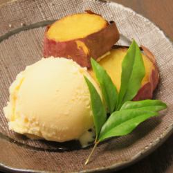 バニラアイスの焼き芋添え