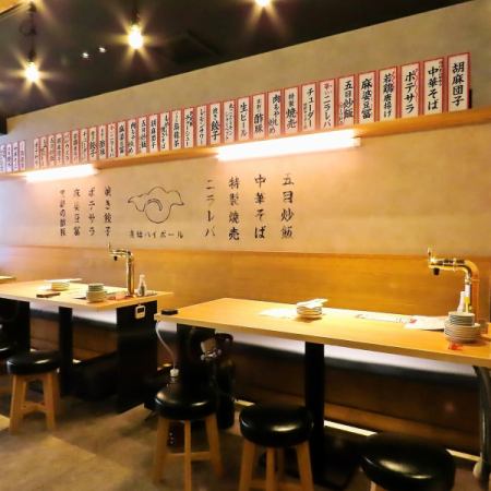 カジュアルなテーブル席は少人数でのご利用に最適◎女子会にもおすすめです。