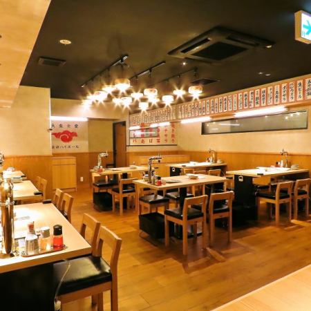 アットホームな雰囲気の店内で自慢のアラカルト料理やお酒をご堪能ください◎
