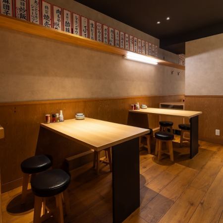 カジュアルなテーブル席は少人数でのご利用に最適◎女子会にもおすすめです。