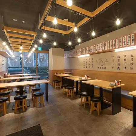 アットホームな雰囲気の店内で自慢のアラカルト料理やお酒をご堪能ください◎