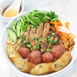 つくねと揚げ春巻きビーフン