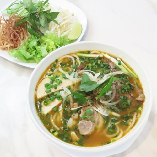 【香り豊かな一品】≪ピリ辛のスープ麺が◎≫ブンボーフェ1500円(税込)