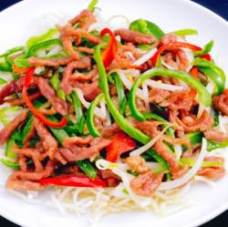 Stir-fried shredded beef and peppers