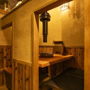 落ち着いた雰囲気の半個室は、デート利用にもおすすめ！周りを気にせずお食事を楽しめ、会話も弾むこと間違いなし！