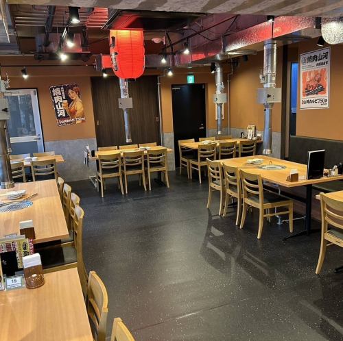 <p>全席禁煙のため、小さなお子様連れのご家族も安心してお食事をお楽しみいただけます。一家団欒の場としてのご利用はもちろん、友人・同僚との宴会や、ふらっとお一人様でも気軽に立ち寄れる居酒屋使いも大歓迎！お会計は、クレジットカード、QRコード決済に対応しており、スムーズにご利用いただけます。</p>