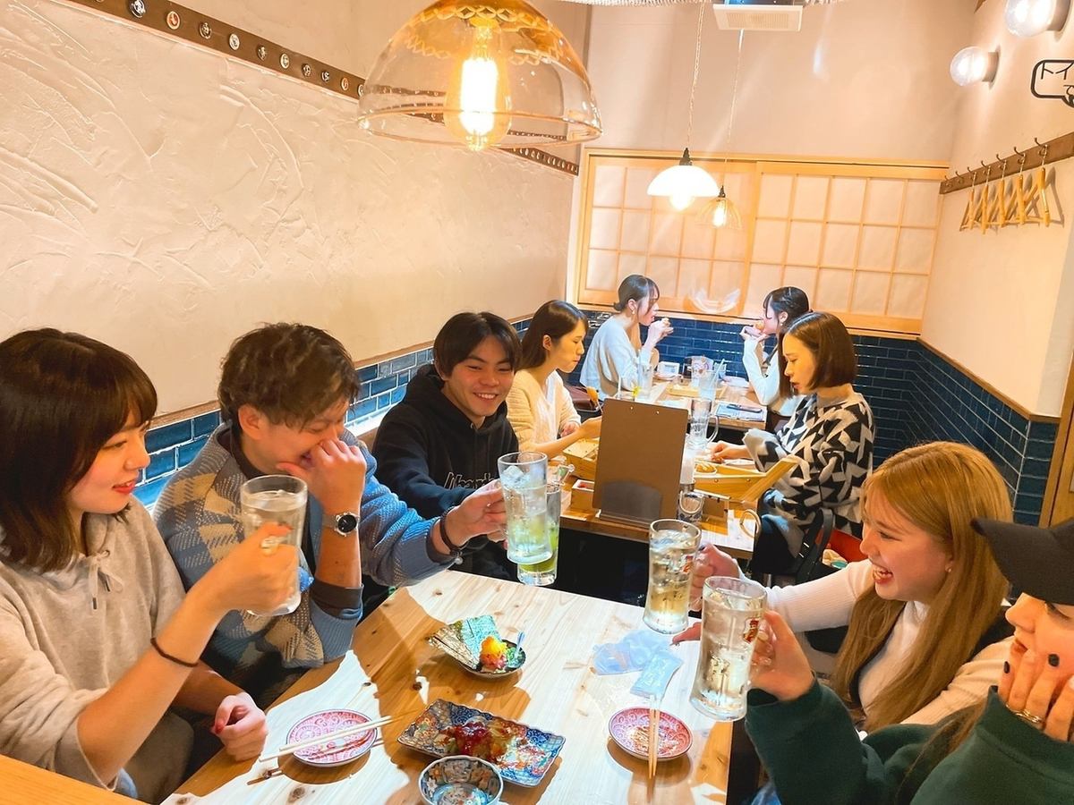 在寬敞的餐廳享受宴會♪正宗的京都炸串