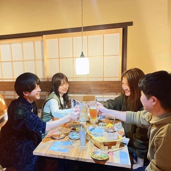 【2階席店内】女子会や宴会など様々シーンに最適です♪照明や壁紙などこだわりぬいたおしゃれ空間は女性に大好評！※お席は2時間制となっております。