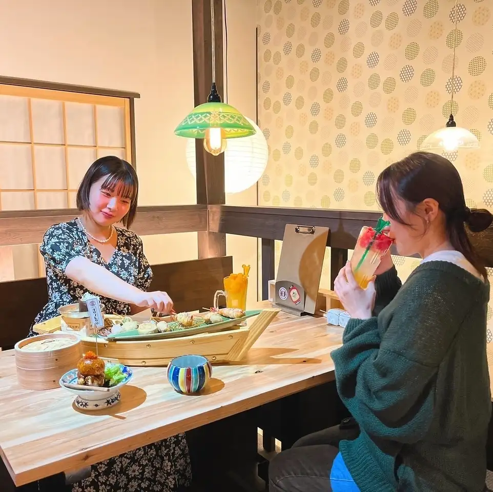 SNS映え間違いなしのドリンクやお料理が盛り沢山！！