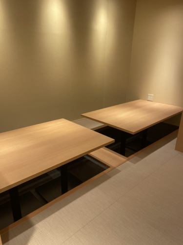 It is a spacious private room for 4 people x 3 12 people.