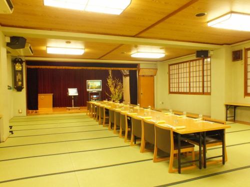 【福寿会館】最大120名収容の大宴会場です。ご利用人数に応じて4名様から、3タイプのお部屋を選んでいただけます。