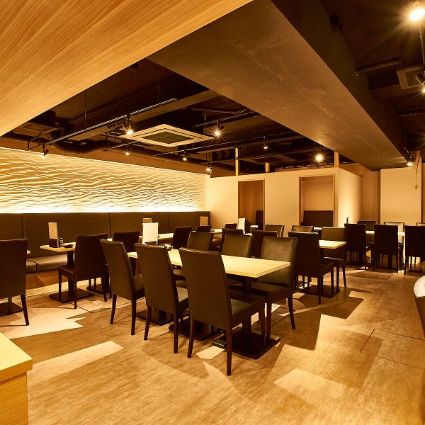 Have a memorable big banquet in the spacious store ♪ We will firmly produce the excitement of the banquet.We have a banquet hall that can accommodate up to 55 people.Please feel free to contact us as we are accepting various charter plans and consultations on the number of people.(Shinjuku 3-chome / Meat Bar / Private Room / Midnight / Anniversary / Birthday / Year-end Party / Entertainment / Meat Sushi / Wagyu Lava Grill)