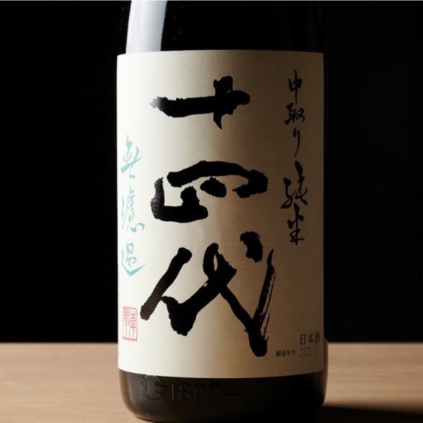 新鮮な海鮮に合う日本酒を豊富に取り揃え、十四代が人気。料理との相性も抜群で心ゆくまで楽しめます今夜。