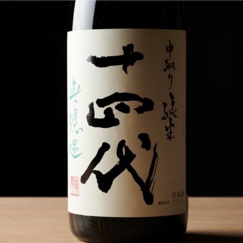 新鮮な海鮮に合う日本酒を豊富に取り揃え、十四代が人気。料理との相性も抜群で心ゆくまで楽しめます今夜。