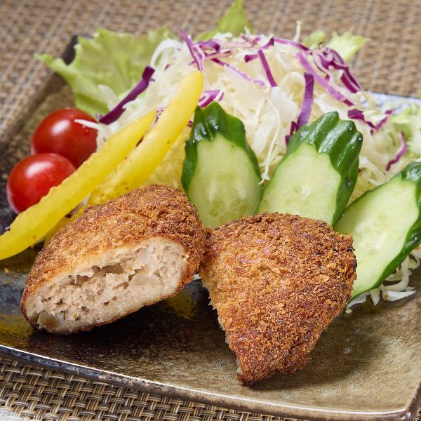 一から手作り！肉汁溢れるミンチカツ サラダ盛り