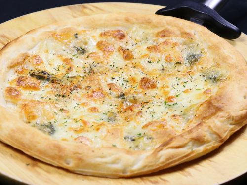 4 kinds of cheese pizza quattroformage
