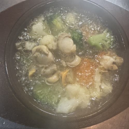 Scallop and vegetable ajillo