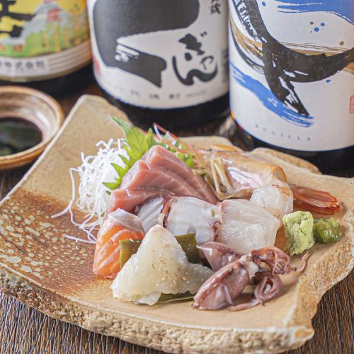 【刺身盛り合わせ】大将が毎回こだわり抜いて仕入れ!自信を持ってお届けする旬魚をご提供