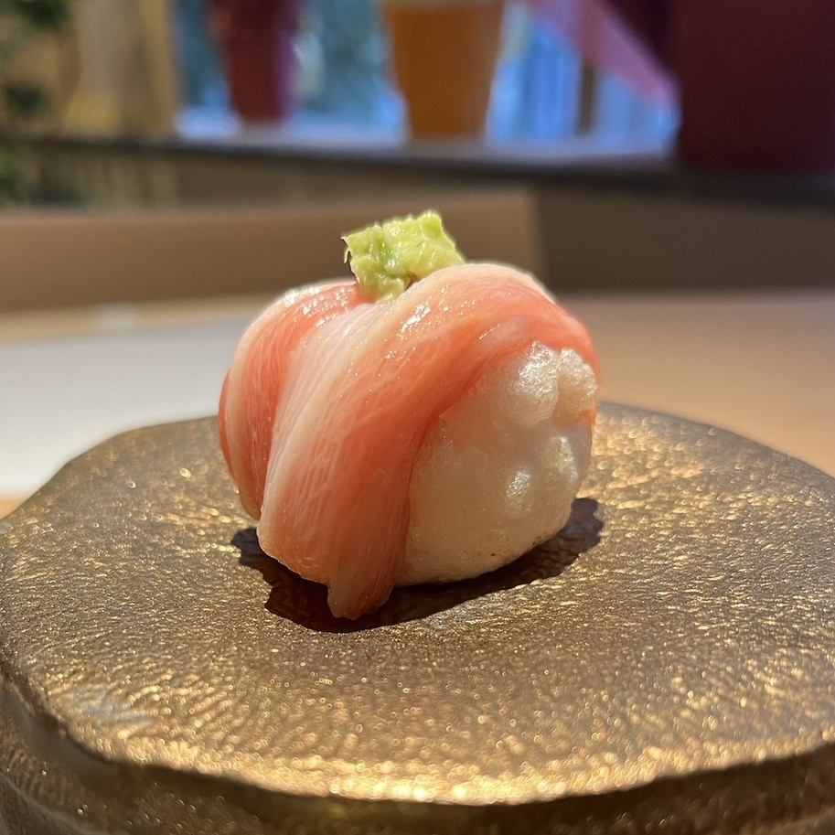 店主のアイデア溢れる絶品創作串揚げ！一流の味で心癒される上質な食事体験を。