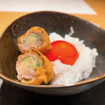 Perfect for entertaining clients or special occasions! Our premium 18-course kushikatsu (deep-fried skewers) menu with all-you-can-drink is ¥16,500 (tax included).