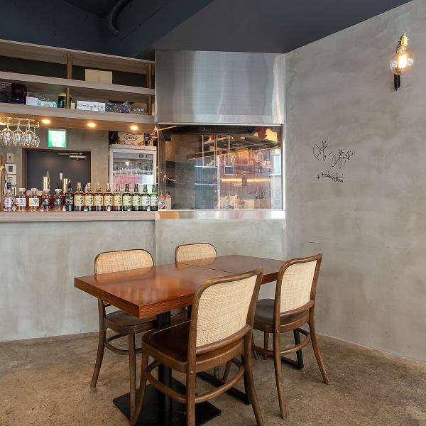 【カフェのようなおしゃれな空間】本格韓国料理とお酒を気軽に楽しむ、お洒落なカフェのような韓国焼肉店『zipuro.akasaka』。著名人にも愛されており、店内のコンクリート壁のサインがインテリアのように一層お洒落な雰囲気が広がります♪心温まる雰囲気と心地よいサービスを提供いたします。ご予約お待ちしております。