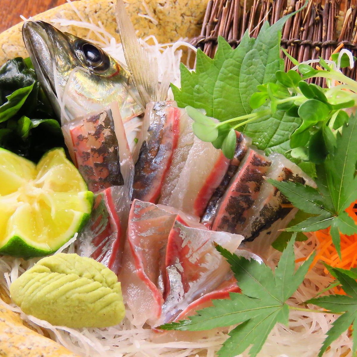 We are particular about purchasing! We will cook fresh seafood that swim in the cage!