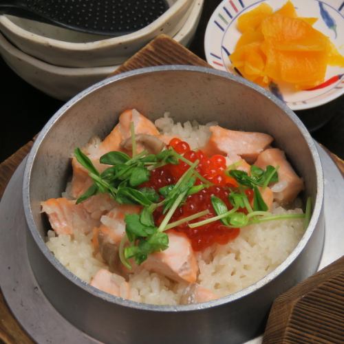 Luxurious parent-child boiled rice with salmon roe and salmon