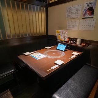 3~4名様まで座れる、ゆったり個室です。