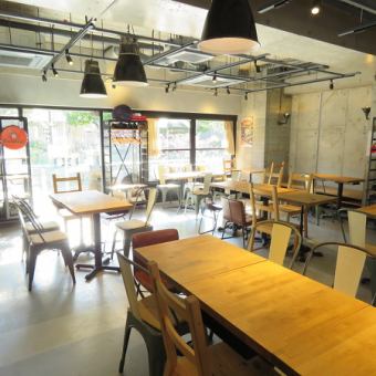 [Table seat] The restaurant in the spacious space is non-smoking, so even children can enjoy it safely.