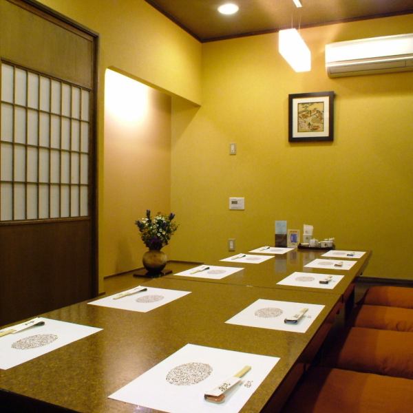 [4 rooms in total! Completely equipped with private rooms] Private rooms are available for relaxing banquets ◎ 4 rooms in total! 4 people ~ can be used.It is also popular for corporate banquets.Due to its popularity, make a reservation as soon as possible ...