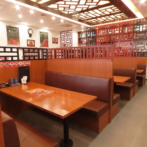 広々とした開放感あふれる店内は、最大80名様までの大規模な貸切も対応可能です！大人数での会社宴会やイベントのお集まりなど、様々なシーンで一体感のあるパーティーをお楽しみいただけます◎もちろん普段使いのファミリーでのご利用やお子様連れのお客様も大歓迎♪周りを気にせず賑やかに本格中華をご堪能ください。