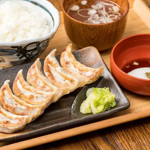 ランチも大歓迎！人気の餃子定食