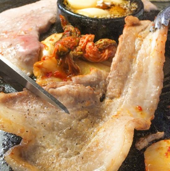 All-you-can-eat samgyeopsal course starts at 3,300 yen (tax included)!
