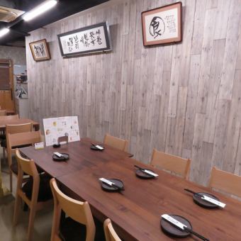 [Kan FUll (Colorful)] also has table seats where you can relax comfortably depending on the number of guests.There are 3 seats for 4 people, so please use it for a variety of occasions, such as a quick drink after work, a date with your loved one, or a meal with your family!