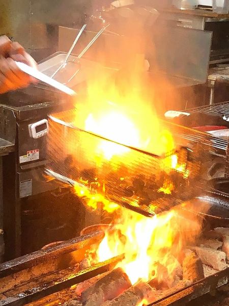 【炭烤博多鸡】除了韩国料理之外，我们还提供种类丰富的居酒屋菜单！