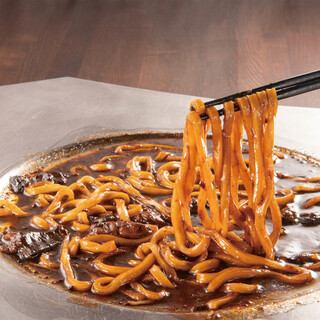 和牛すじ黒カレーうどん